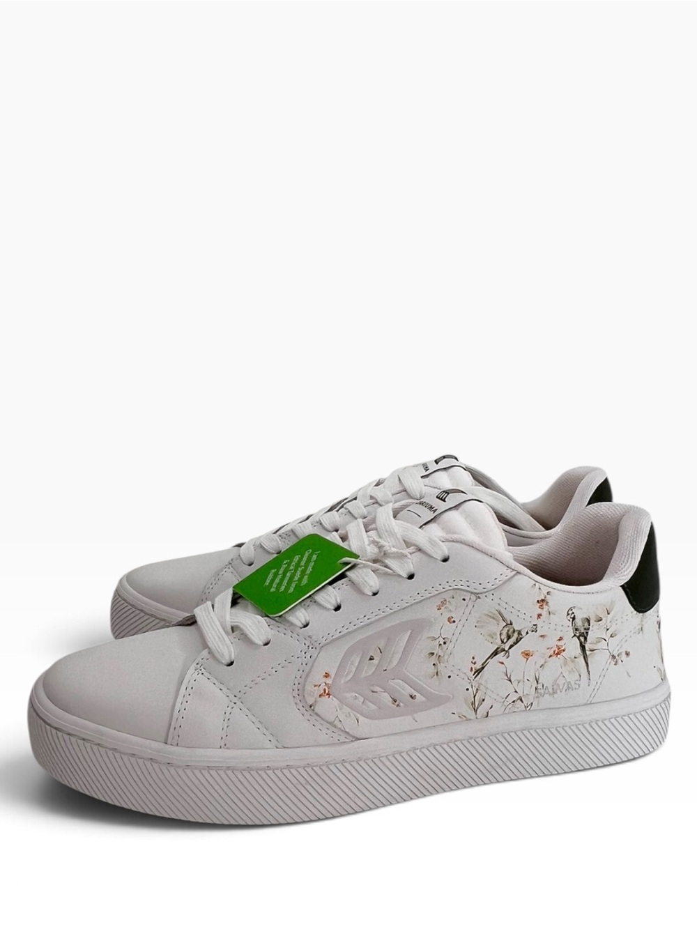 Cariuma Limited Edition SALVAS Leather
White Khaki Parrot Print Sneakers